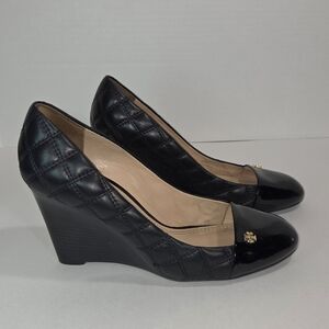 TORY BURCH CLAREMONT QUILTED LRATGER WEDGE PUMPS.